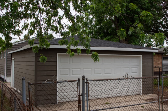 Building Photo - Gary West Side 4 Bed 2 Bath 2 Car Garage