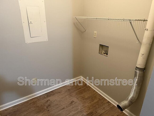 Building Photo - 520 Commons Dr