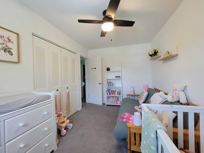 Building Photo - 350 Blue Bell Dr