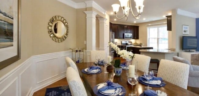 Building Photo - 130 University Ave