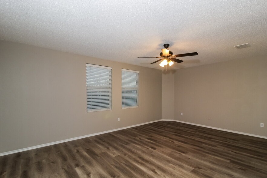 Building Photo - 1808 Lariat Dr