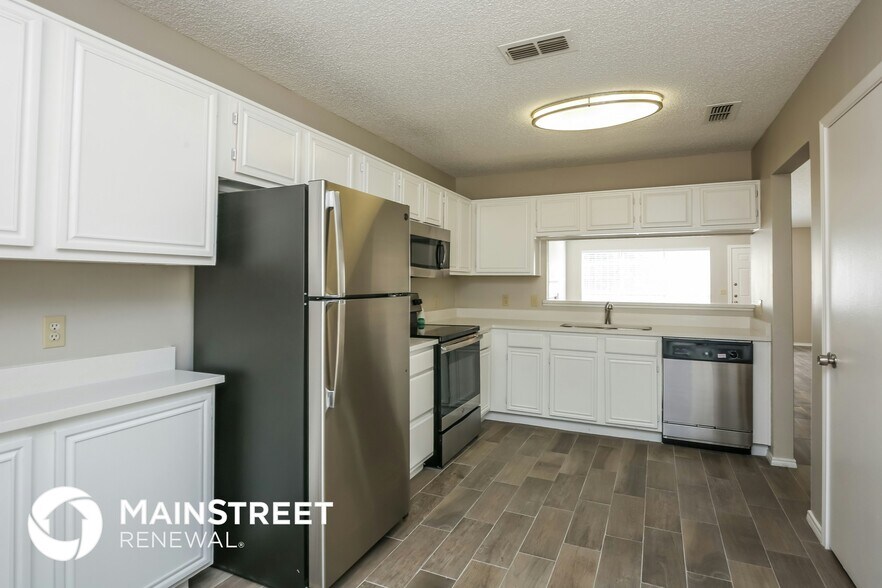 Building Photo - 6820 Lyndale Dr