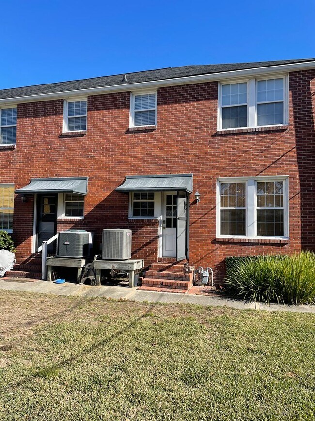 Building Photo - Wagener Terrace Townhome Unit!