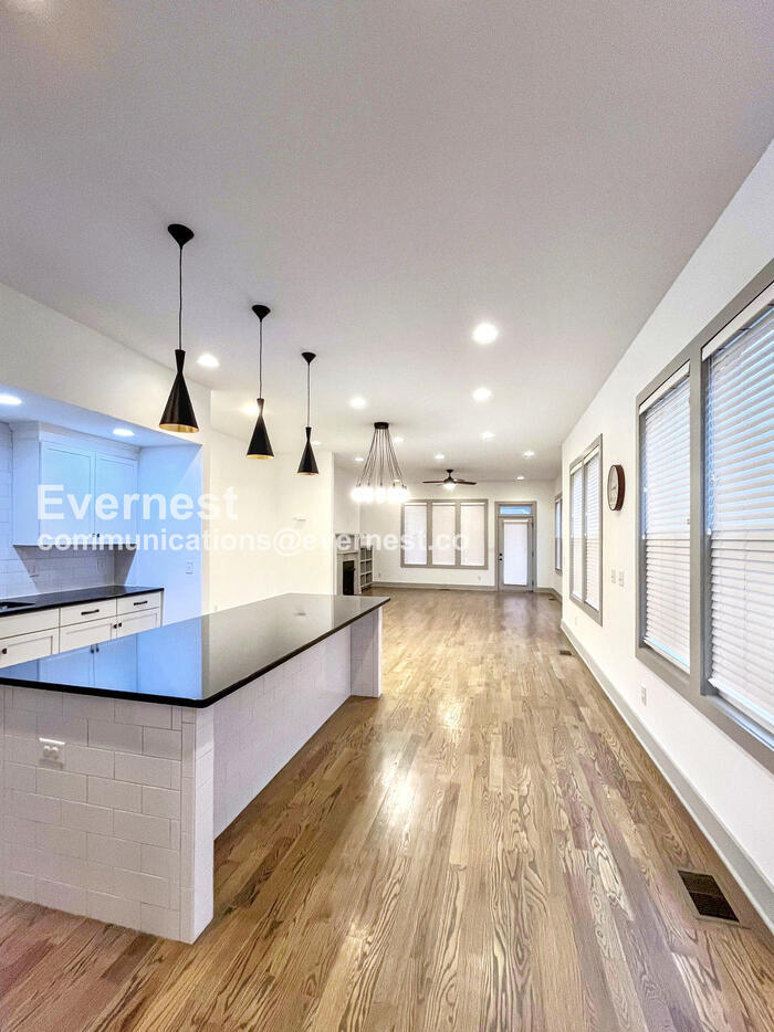 Building Photo - 915B Caruthers Ave