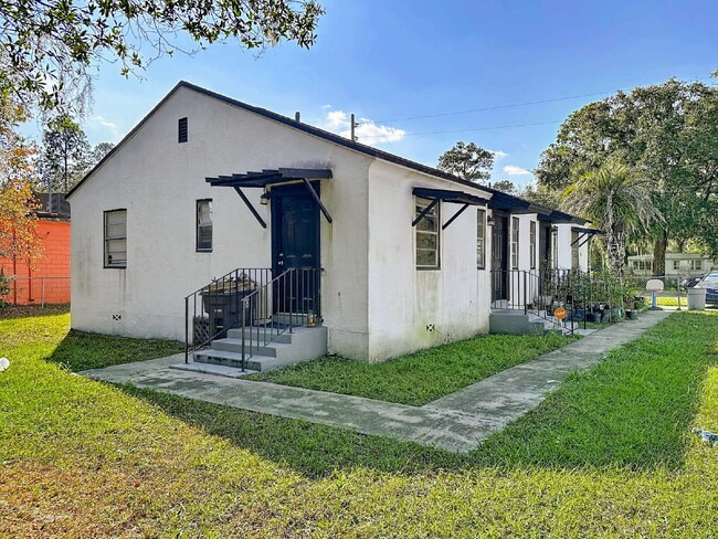 Building Photo - 6377 Lamar Dr