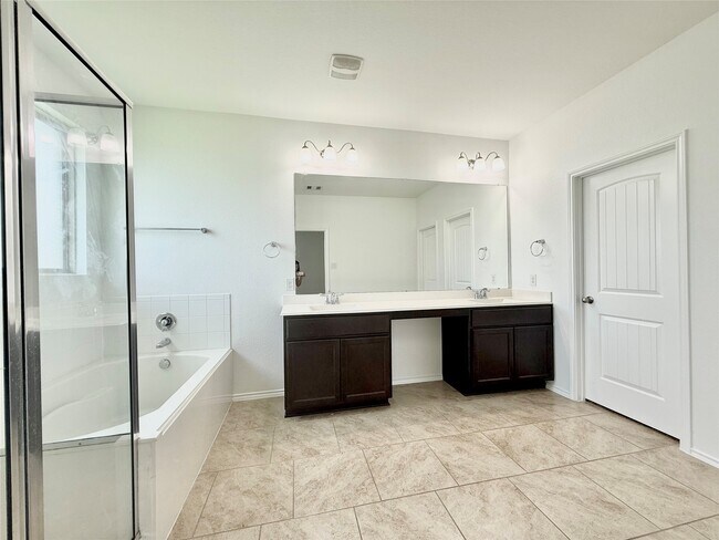 Building Photo - 23603 Legano Dr