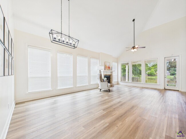 Building Photo - 205 Pebble Stone Pl