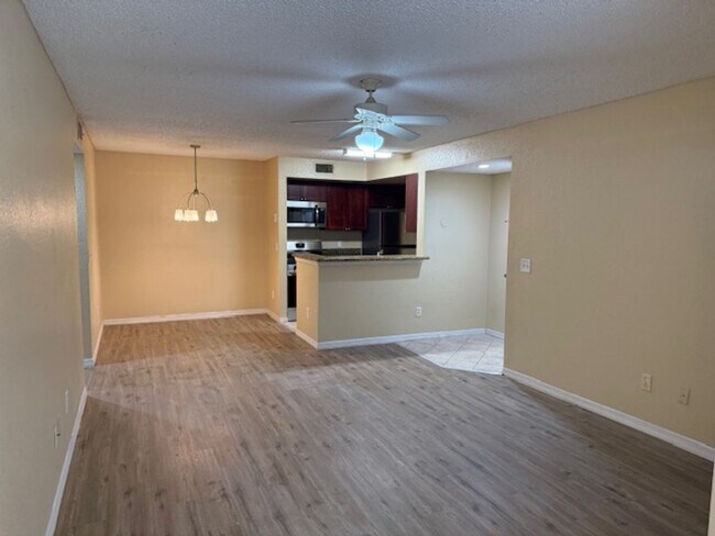 Building Photo - Large one bedroom condominium