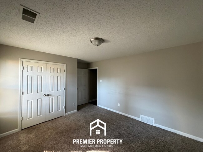 Building Photo - 6351 Oak Walk Ln