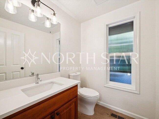 Building Photo - Lake Oswego Home for Lease – Fully Remodeled