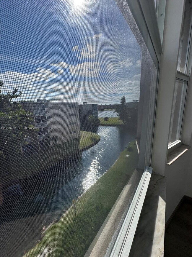 Building Photo - 1660 NE 191st St