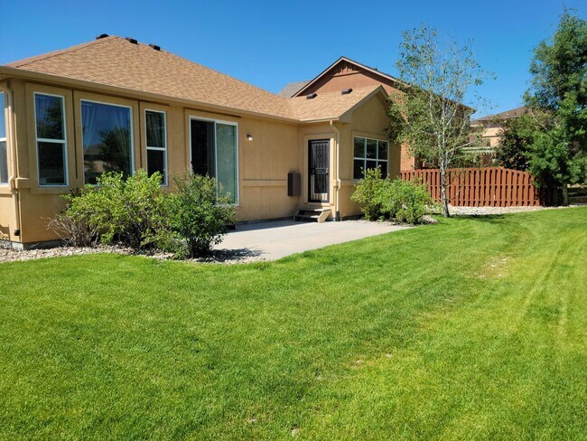 Building Photo - 5 Bed 3 Bath Ranch w/ AC - Available Now! ...