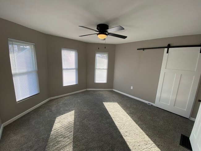 Building Photo - 942 N Schuyler Ave