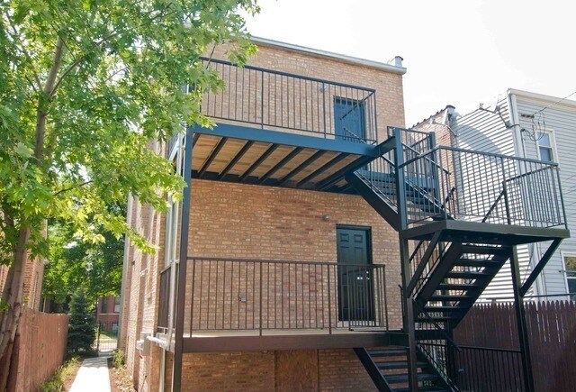 Building Photo - 2447 N Lowell Ave