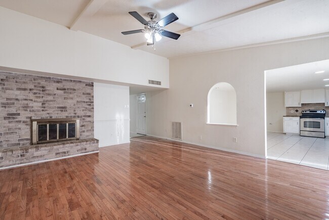 Building Photo - 5139 Sprey Dr