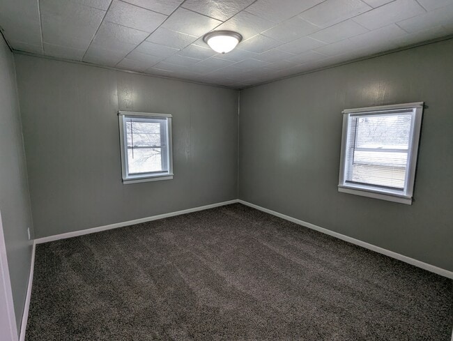 Building Photo - 520 E Washington St