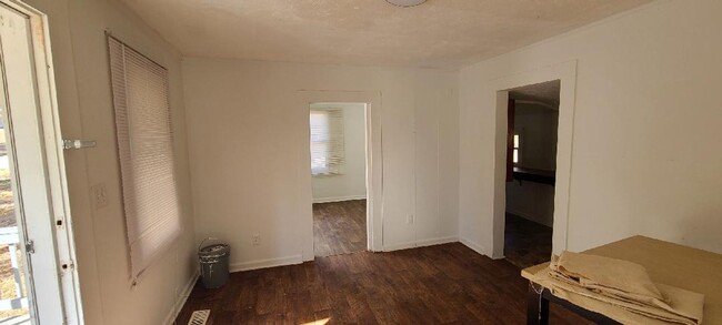 Building Photo - FOR SALE 2BEDROOM 1BATH