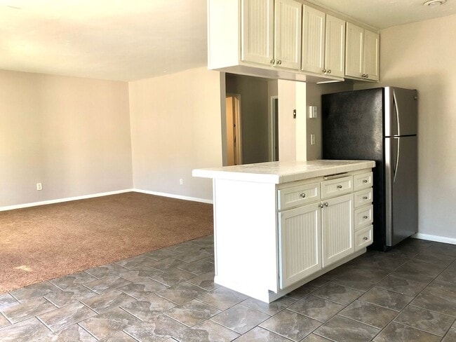 Building Photo - Bright 2bd/2bth in Quiet Del Mar Gated Community