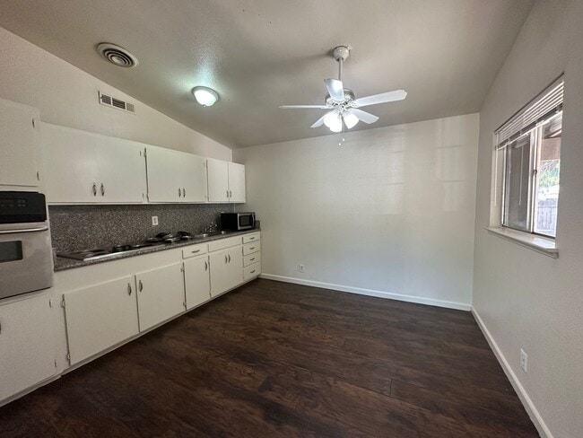 Building Photo - 1316 Thorsen Ave