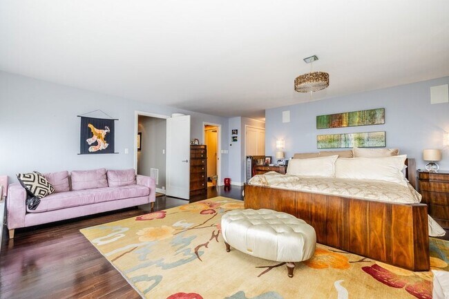 Building Photo - 2800 N Lake Shore Dr