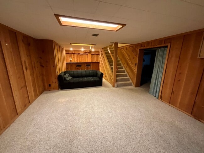 Building Photo - 3-bedroom, 3 bathroom, 12-month rental