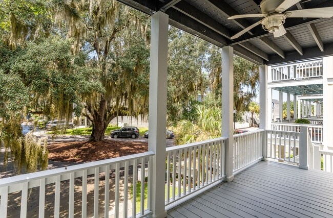 Building Photo - Home on Ladies Island