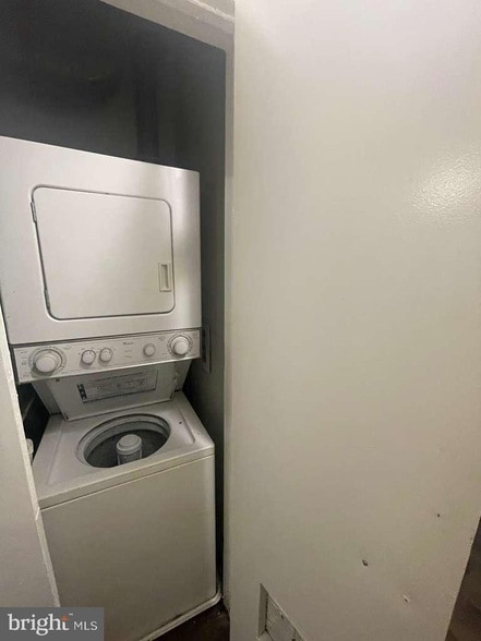 Building Photo - 2830 R St SE