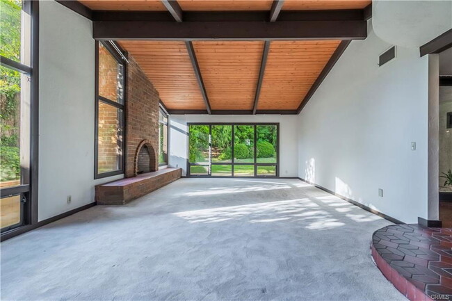 Building Photo - 1340 Oak View Ave