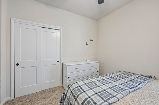 Building Photo - 716 Killam Dr