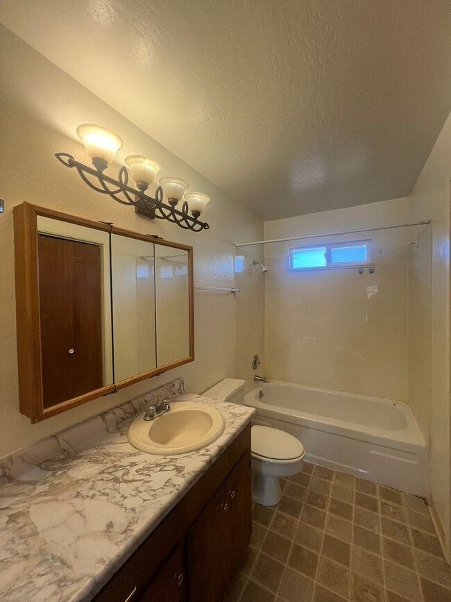 Building Photo - 1215 Mt Shasta Cir