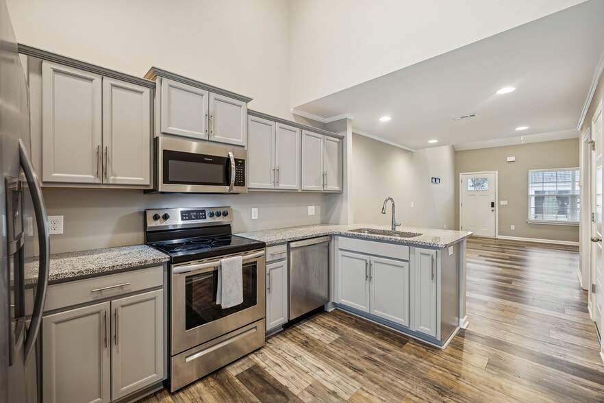 Building Photo - 3219 Clemons Cir