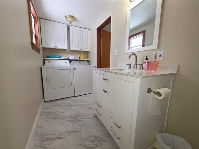 Building Photo - 9 Factory St