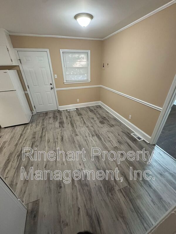 Building Photo - 1042 Westover Cir