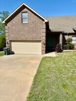 Building Photo - 2030 Nichols Rd