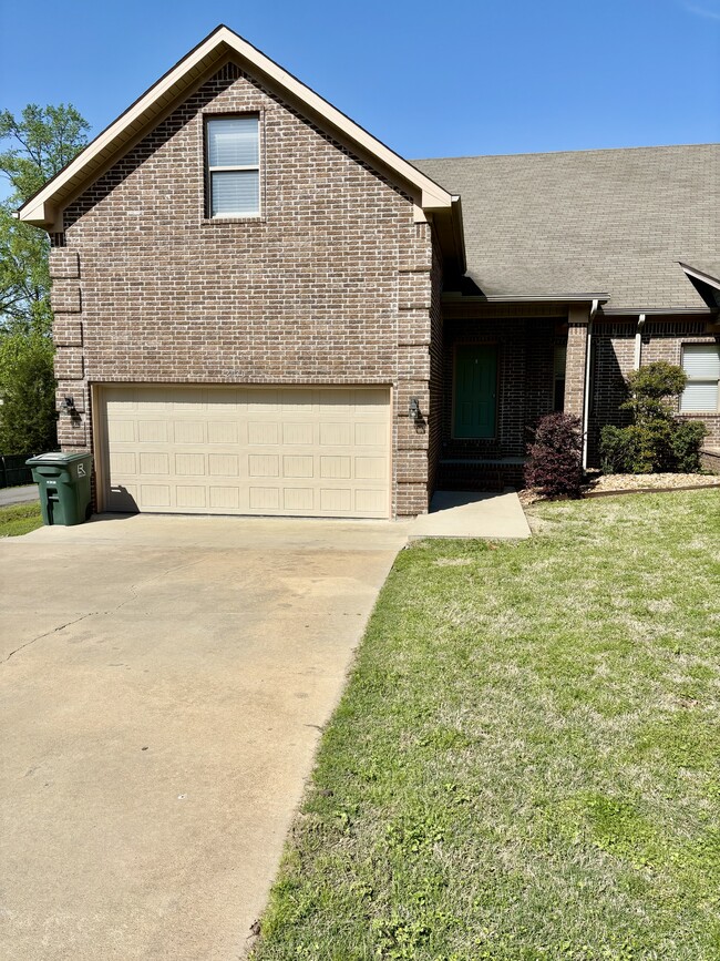 Primary Photo - 2030 Nichols Rd