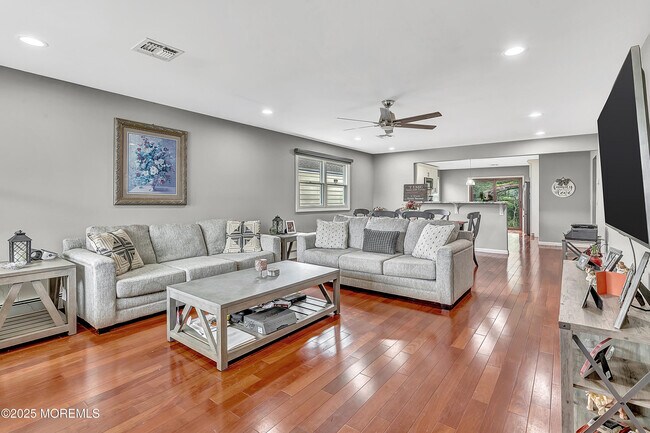 Building Photo - 14 Santiago Dr W