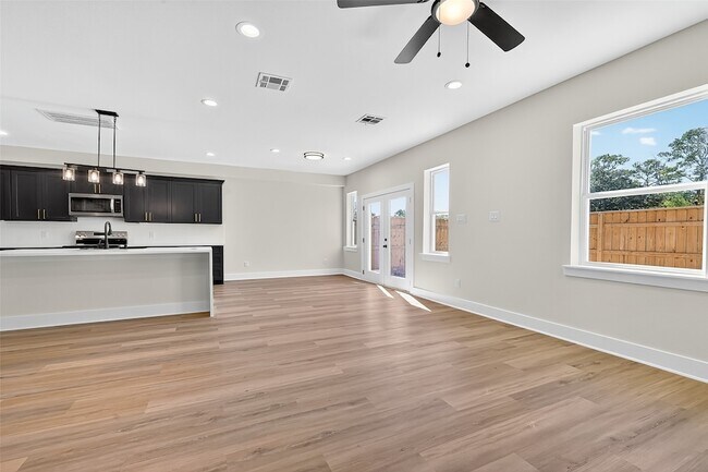 Building Photo - 12315 New Jordan Ln