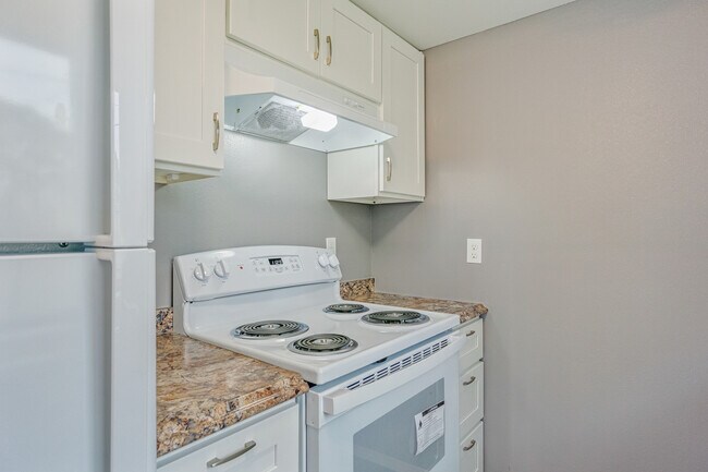 Building Photo - 4028 S Lawrence St