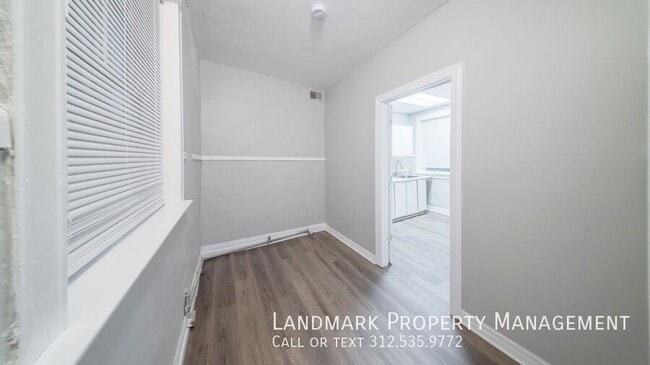 Building Photo - 2132 W Haddon-Unit 1