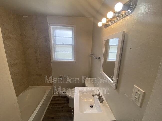 Building Photo - 1500 Airport Ave