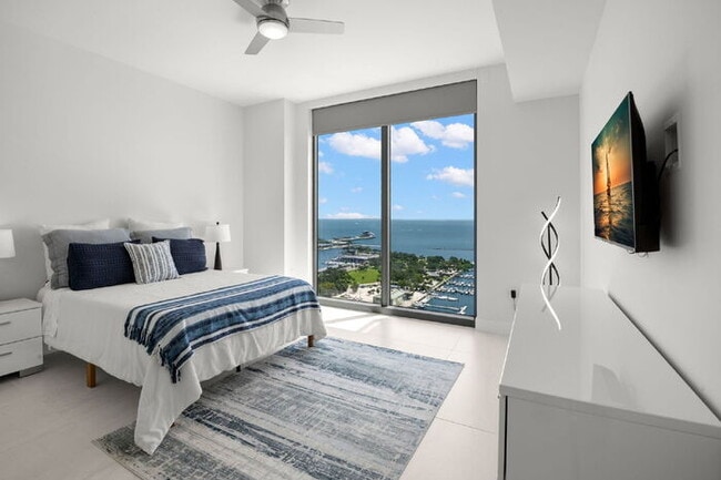 Building Photo - LUXURY Fully Furnished Condo in Saltaire For Rent!