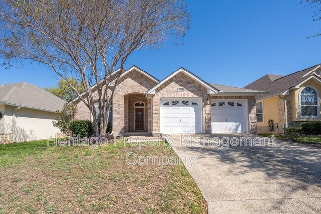 Building Photo - 1435 Bluff Forest