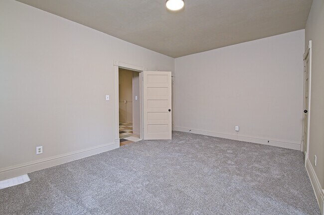 Building Photo - 2417 Edison Ave