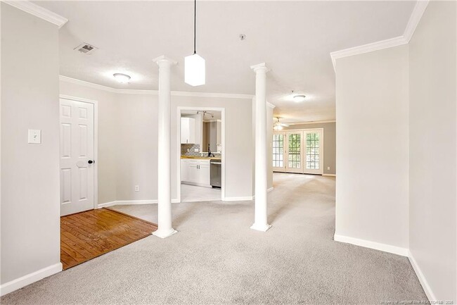 Building Photo - 300 Bubble Creek Ct