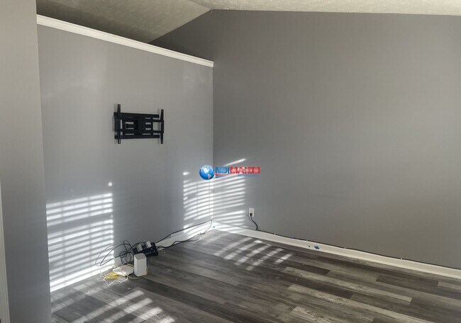 Building Photo - Spacious 4 bedrooms split-level house in Lithonia