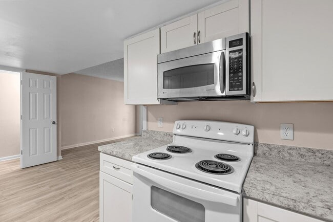 Building Photo - VB Townhouse 3 bedroomReady for quick move in