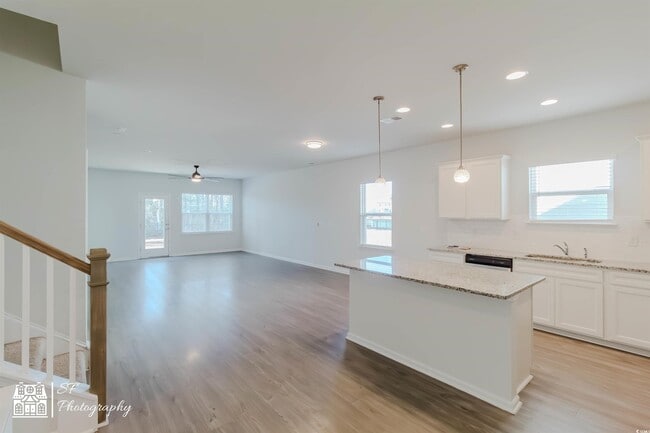 Building Photo - 3320 Candytuft Dr
