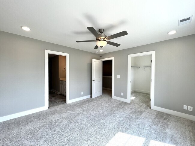 Building Photo - 710 Hollie Way