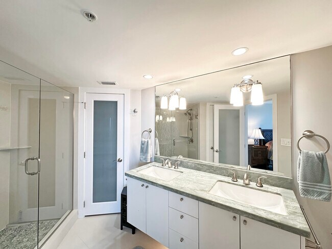 Building Photo - 3000 N Ocean Dr