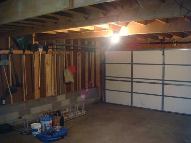 Building Photo - 202 Russell Ave S